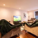 Spacious 2 Bedroom Flat With Pool Table Opposite Green Park 7