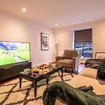Spacious 2 Bedroom Flat With Pool Table Opposite Green Park 7
