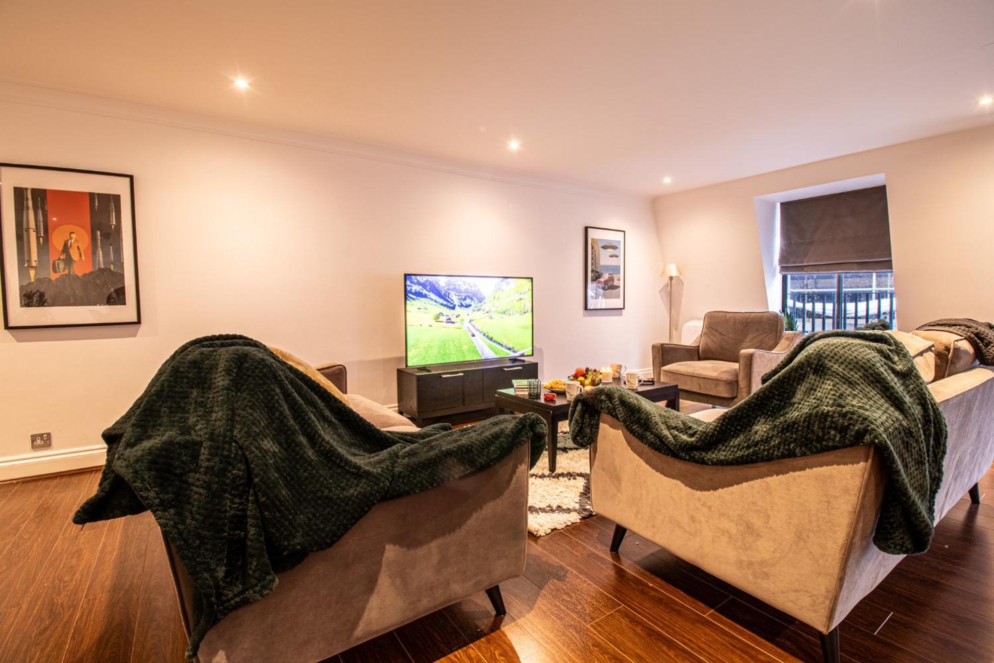 Spacious 2 Bedroom Flat With Pool Table Opposite Green Park 7 Appartamento