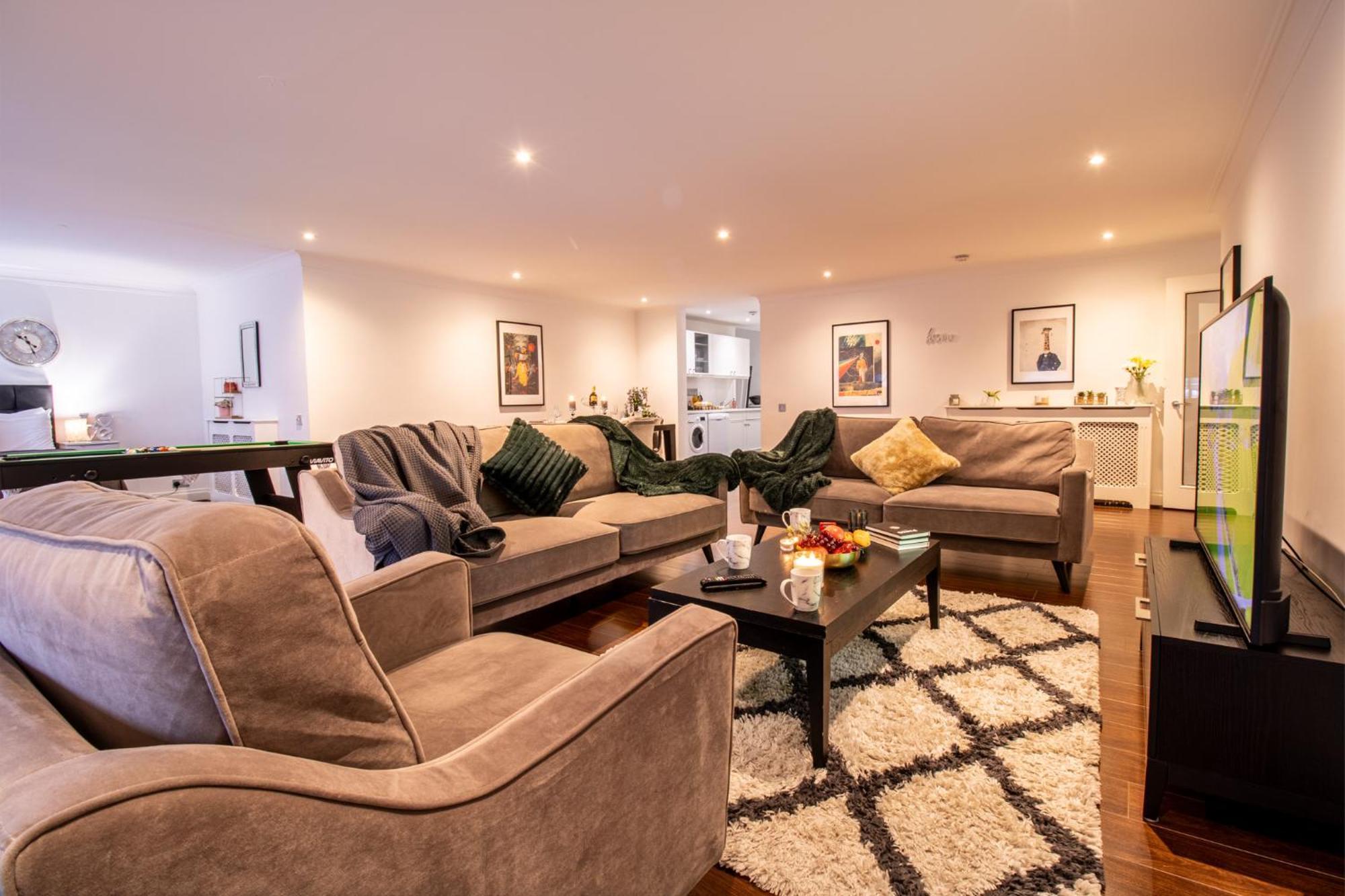 Spacious 2 Bedroom Flat With Pool Table Opposite Green Park 7