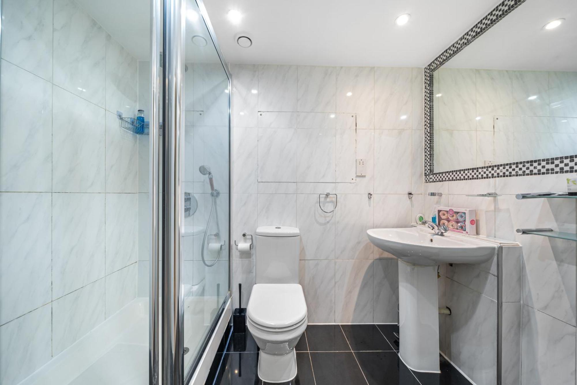 Spacious 2 Bedroom Flat With Pool Table Opposite Green Park 7 Londra