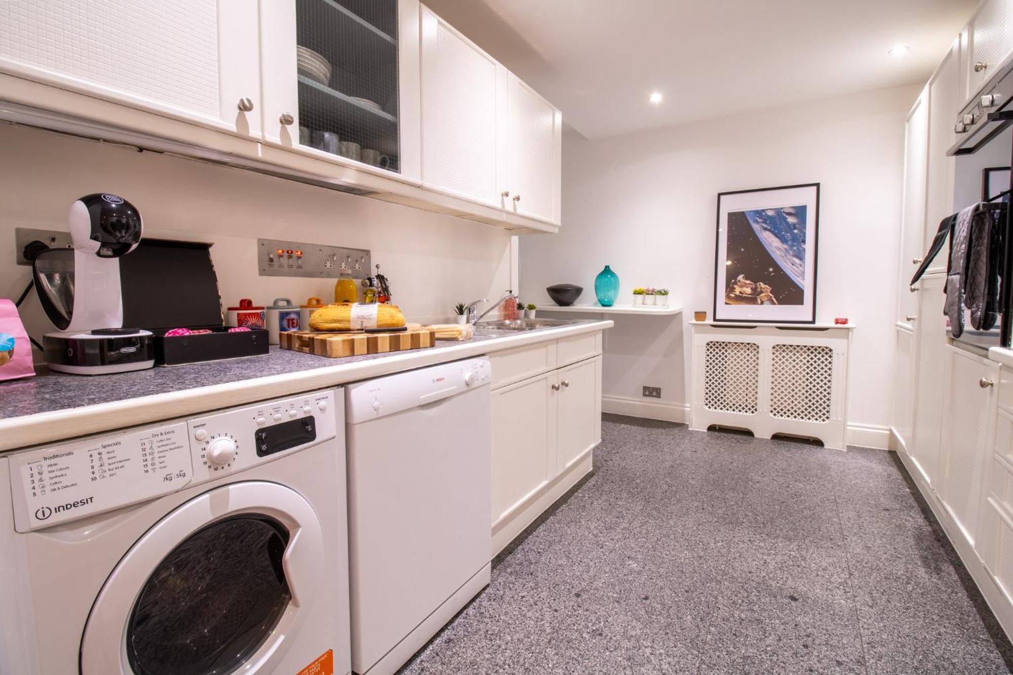 Spacious 2 Bedroom Flat With Pool Table Opposite Green Park 7 Londra
