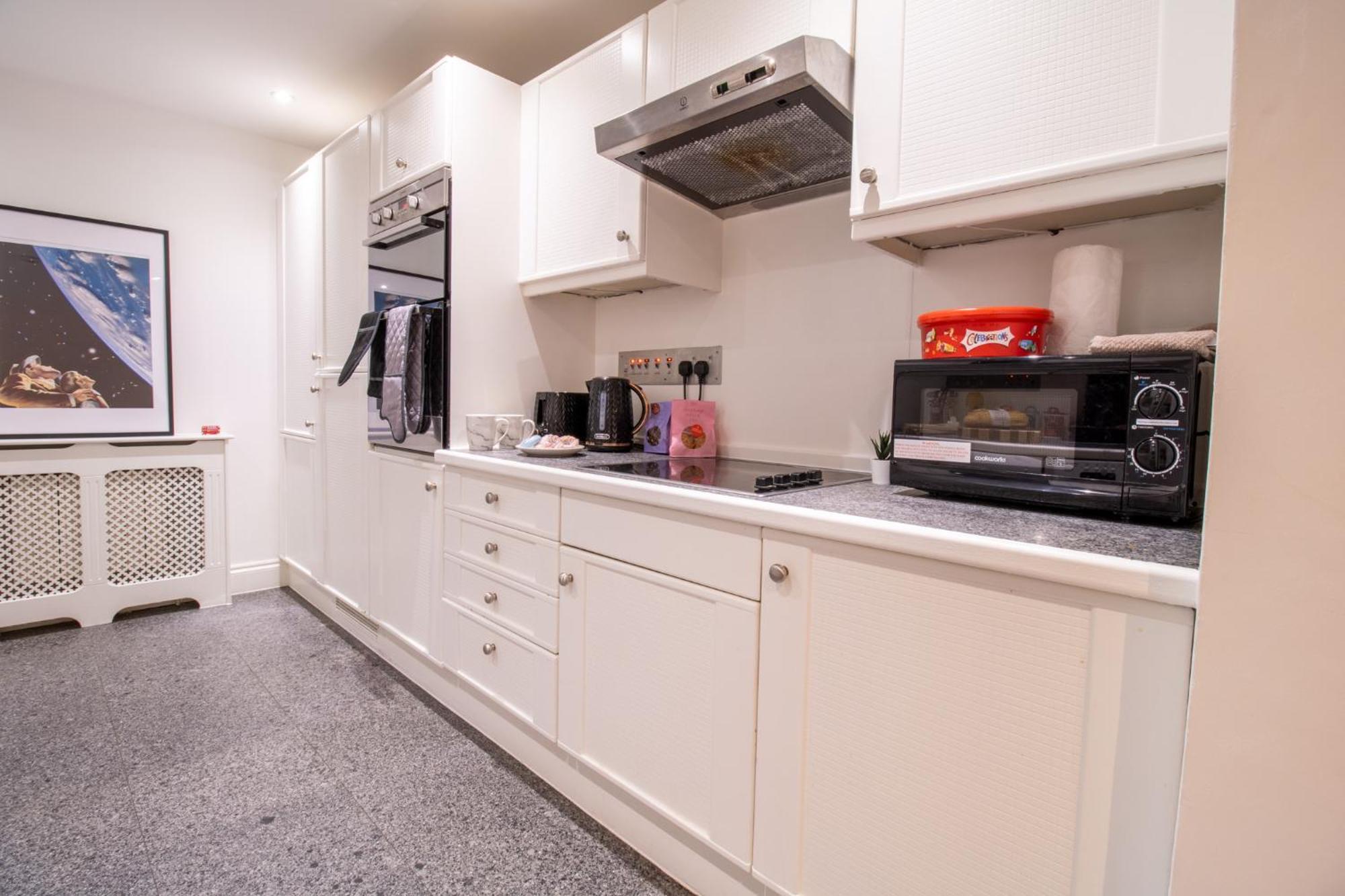 Spacious 2 Bedroom Flat With Pool Table Opposite Green Park 7 Appartamento