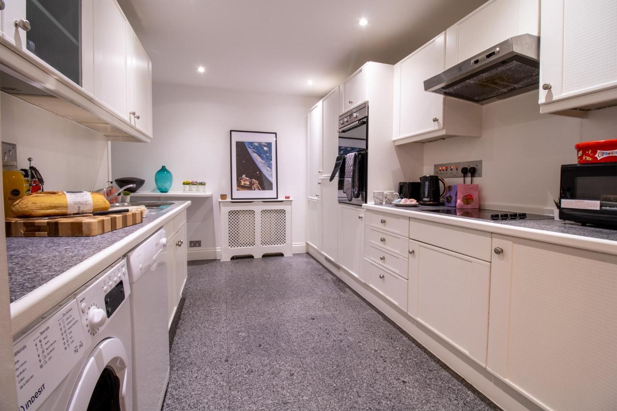 Spacious 2 Bedroom Flat With Pool Table Opposite Green Park 7 Londra