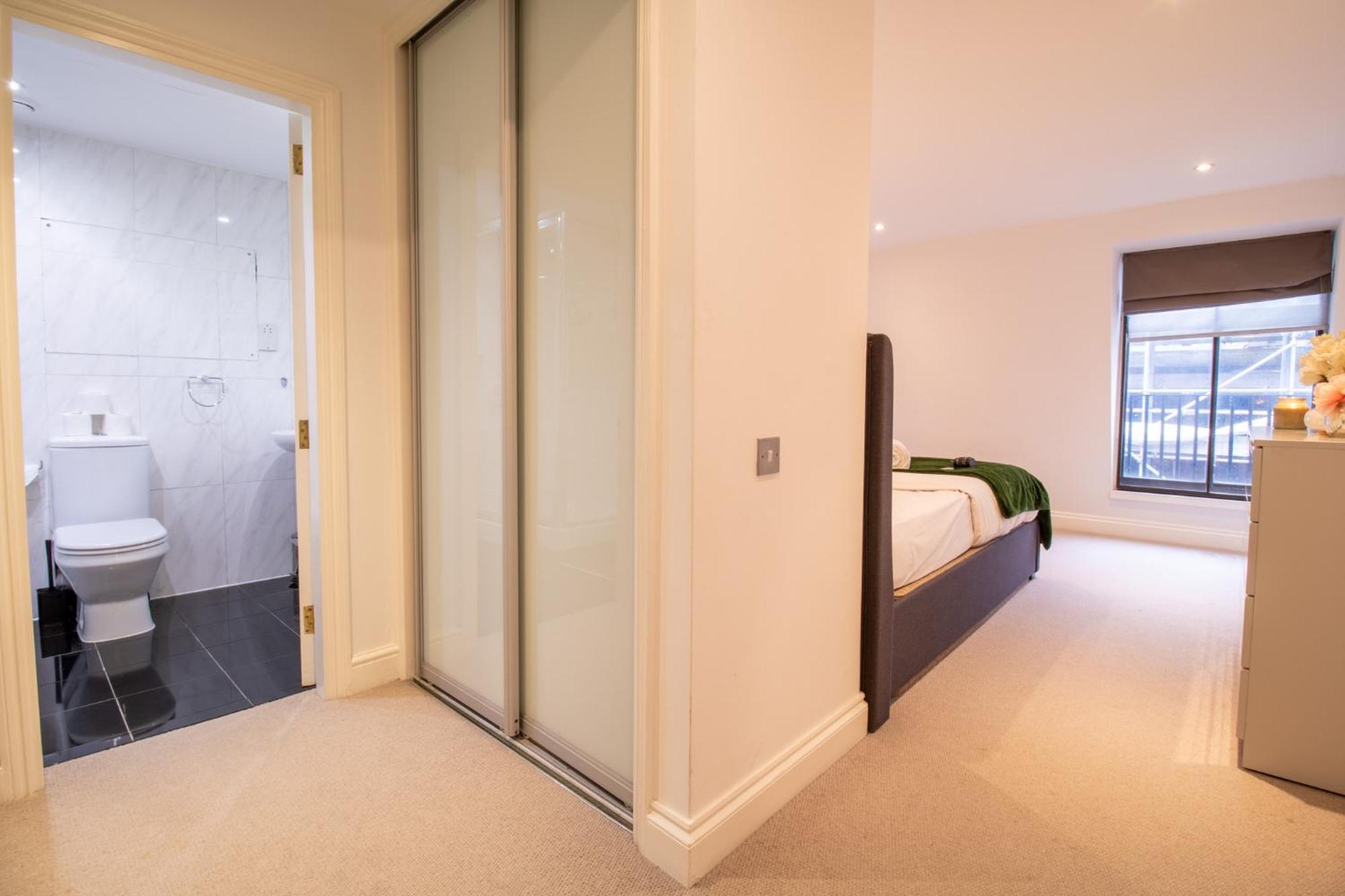Spacious 2 Bedroom Flat With Pool Table Opposite Green Park 7