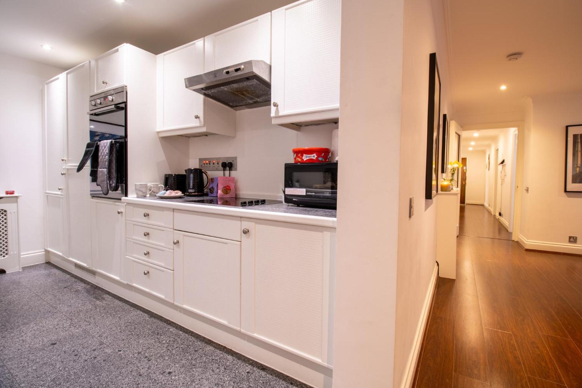 Spacious 2 Bedroom Flat With Pool Table Opposite Green Park 7 Appartamento