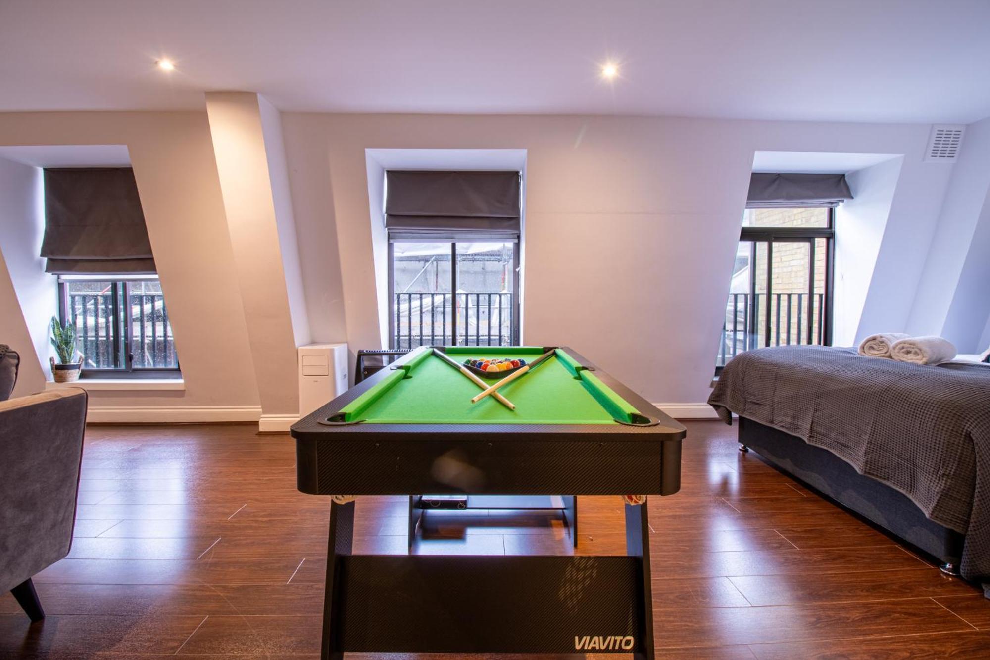 Spacious 2 Bedroom Flat With Pool Table Opposite Green Park 7 Appartamento Londra